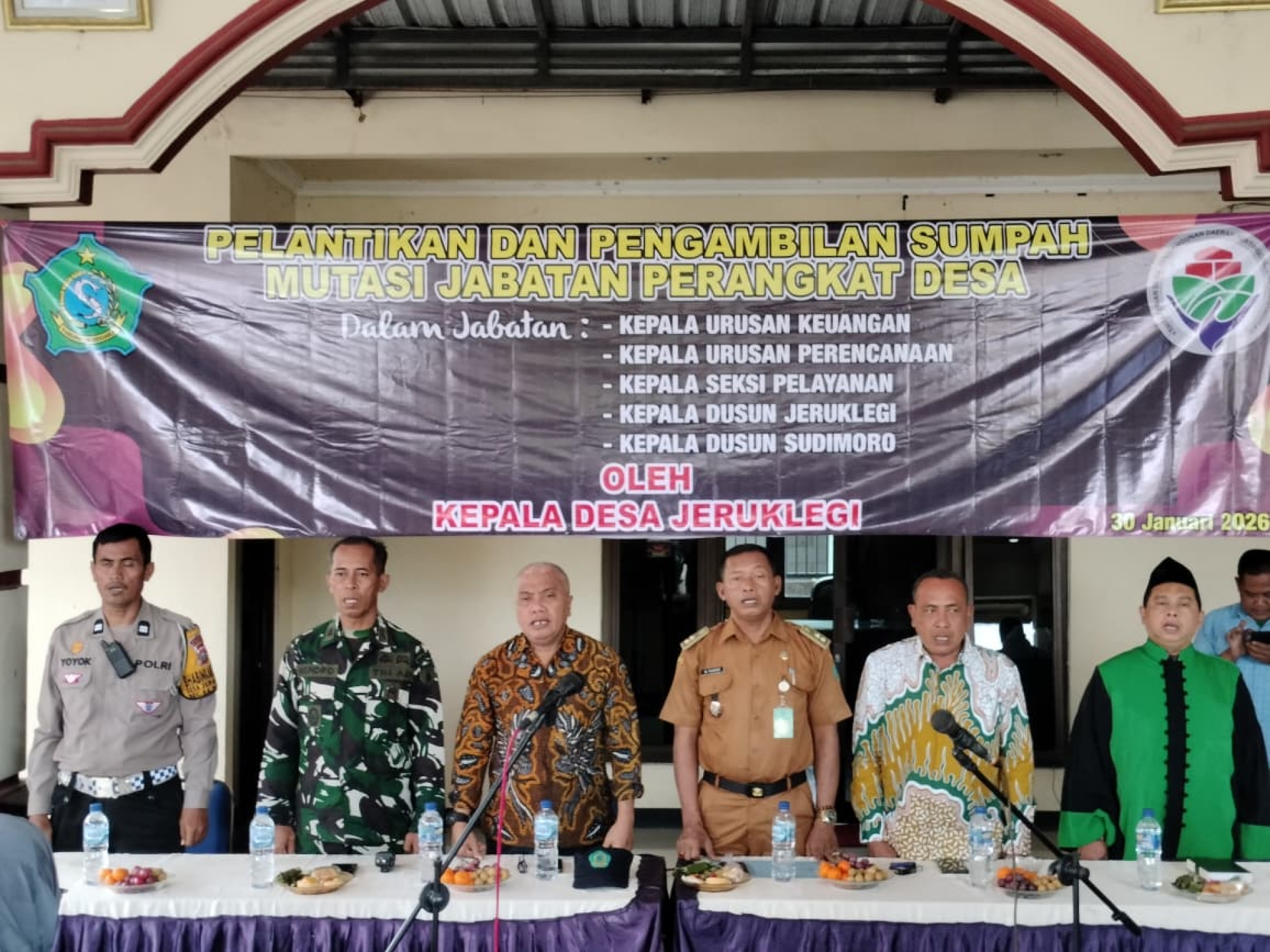 Pelantikan Perangkat Desa Jeruklegi dalam jabatan Kepala Urusan Keuangan, Kepala Urusan Perencanaan, Kepala seksi Pelayanan, Kepala Dusun Jeruklegi dan Kepala Dusun Sudimoro oleh Kepala Desa Jeruklegi Kecamatan Balongbendo
